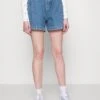 ONLYONLPETRA LOOSE SHORTS - Jeansshorts - Light Blue Denim -Wal C Stil Butik 048224c691cc426a986ceadc9f002497