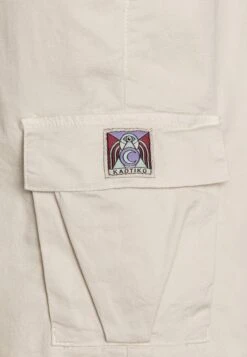 KaotikoCARGO MOON UNISEX - Shorts - Ivory -Wal C Stil Butik 17138920f0954be58821bc9d6d68c329