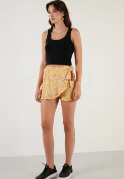 LELAREGULAR FIT - Shorts - Beige