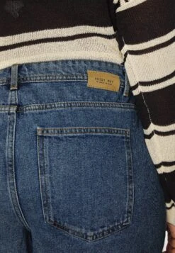 Noisy May CurveJeansshorts - Medium Blue Denim -Wal C Stil Butik 3527aa4d809a42aabf1b2d92b8312094
