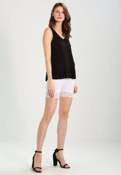 CreamMATILDA BIKER - Shorts - Optical White -Wal C Stil Butik 413d3ceb33e447078cdbab31dd8e1d47