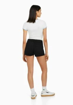 BershkaCOMFORT WITH TURN-UP HEMS - Shorts - Black -Wal C Stil Butik 420a9d2b3183417791eaadfe5568a672