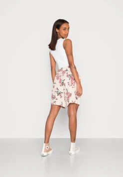 ONLYONLNOVA - Shorts - Peach Melba -Wal C Stil Butik 53b7dbd7a7b34b10b0337a33c6b54188