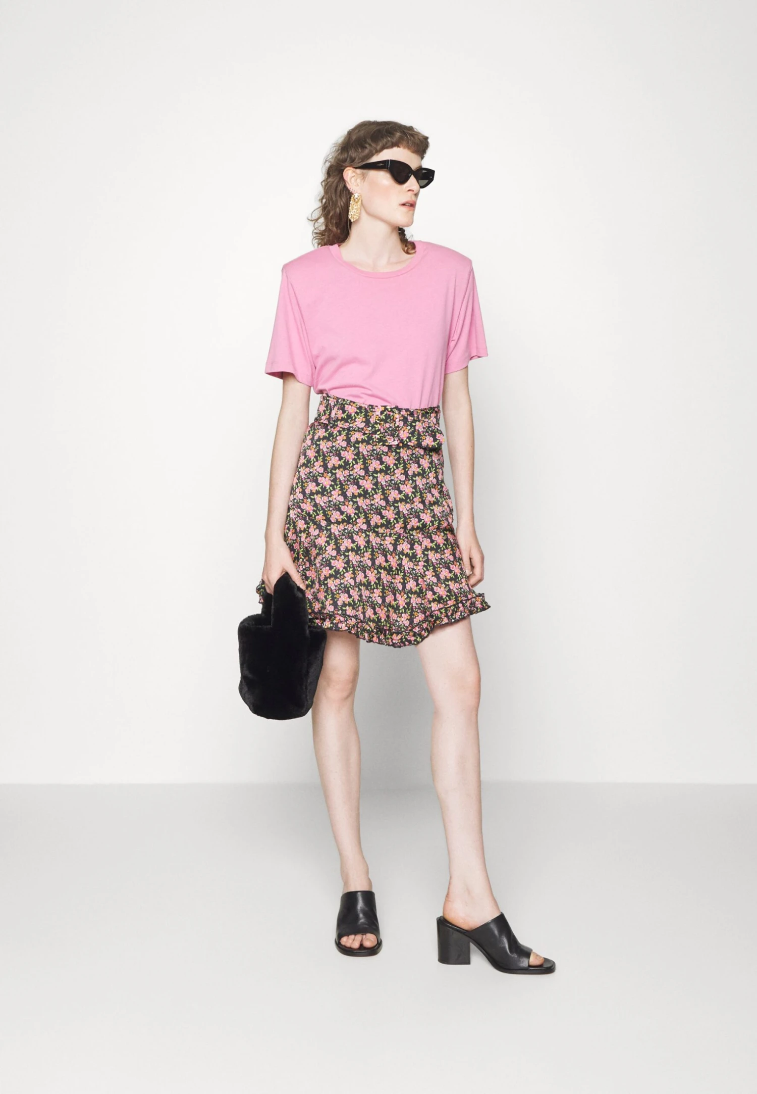 Wal C Stil Butik -Wal C Stil Butik 761d276e708f49178ea9ef54be2bae6d scaled