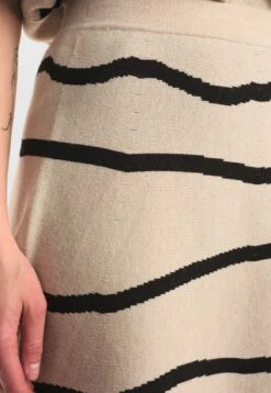 NümphNUELITA - A-linjekjol - Oyster Gray -Wal C Stil Butik 84b20174f53643359e76bf4947854090