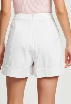CALLIASH - Shorts - White -Wal C Stil Butik 8a4fd6608769473d821e2b10252e7547