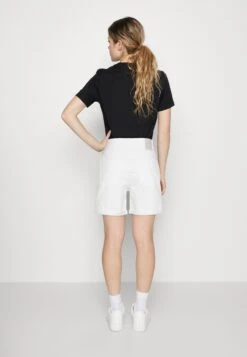 VILAVIJO - Jeansshorts - White Denim 10 VILAVIJO - Jeansshorts - White Denim -Wal C Stil Butik 9ac8bf33d7594009988cab6ec0a06fd6