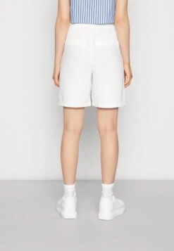 ONLYONLCARO LONG - Shorts - Bright White -Wal C Stil Butik 9e66ceda69bd478c92cb3231399a14a1