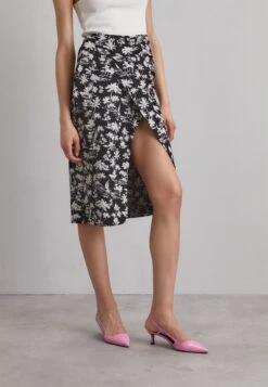 MajeJIMIER - Omlottkjol - Black