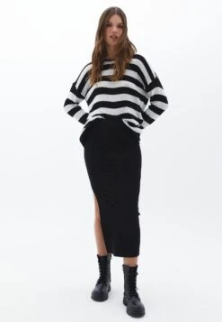 OXXOMIT SEITLICHEM SCHLITZ - Pennkjol - Black -Wal C Stil Butik c0fb8807bd89495ebab4e0d366caa57d