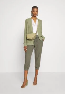 KaffeNAYA CAPRI - Shorts - Grape Leaf -Wal C Stil Butik c1e942e762ad4428b7fe1acc9f460012