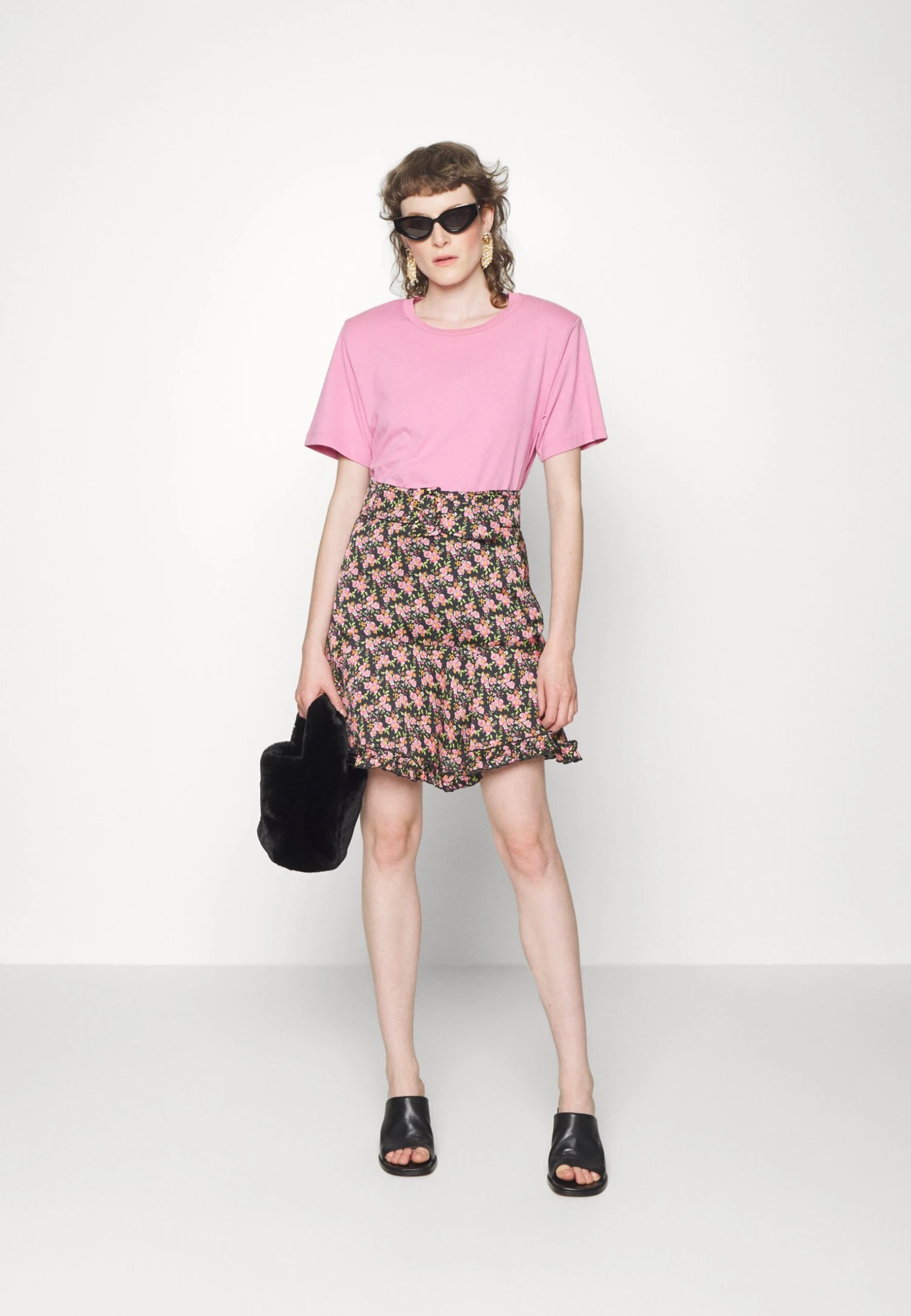 Wal C Stil Butik -Wal C Stil Butik c3375539e7624e0683d4af269f835eda scaled