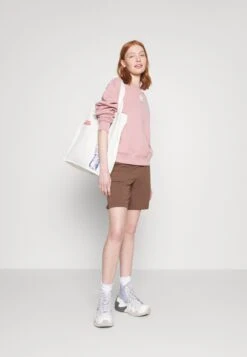 ConverseCHUCK TAYLOR BERMUDA - Träningsbyxor - Squirrel Friend -Wal C Stil Butik c73f547c0c484a58958bc4aeaa627e8a