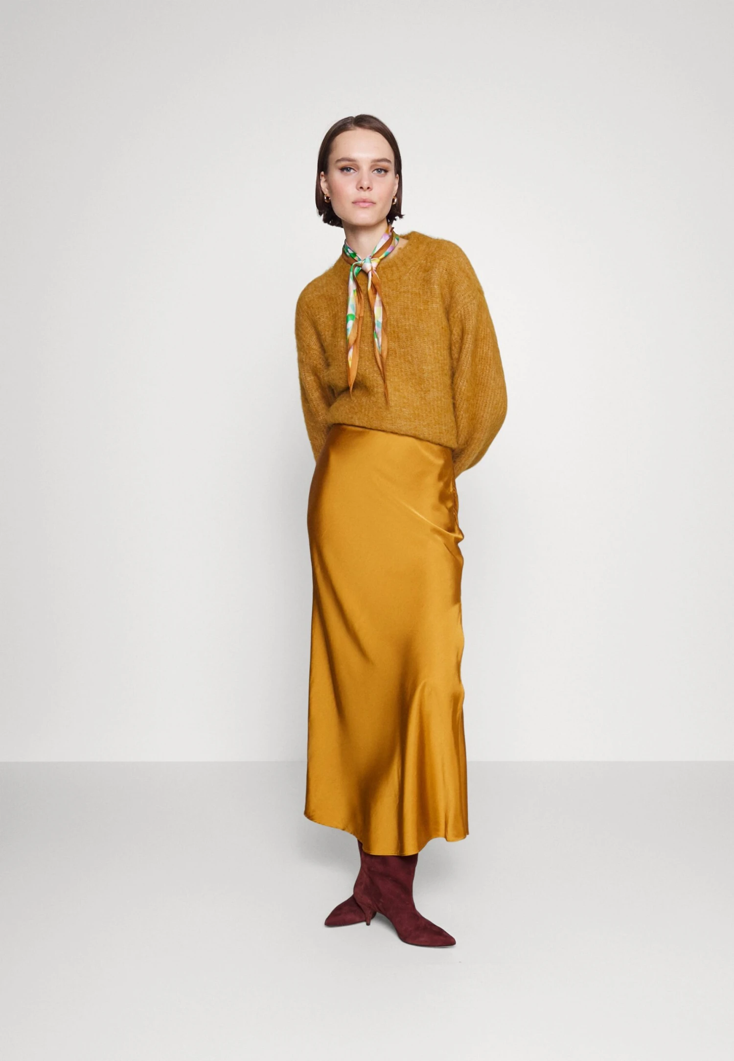 Abercrombie & FitchSLINKY BIAS MAXI - Maxikjol - Gold-coloured 4 Abercrombie & FitchSLINKY BIAS MAXI - Maxikjol - Gold-coloured - Bild 2