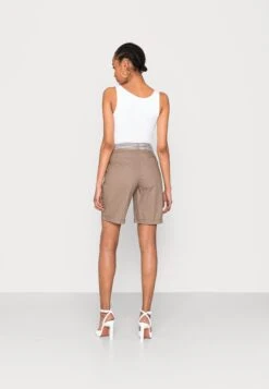 Anna FieldShorts - Taupe -Wal C Stil Butik e61c53ac185142a3a599f8ff60c08f8e
