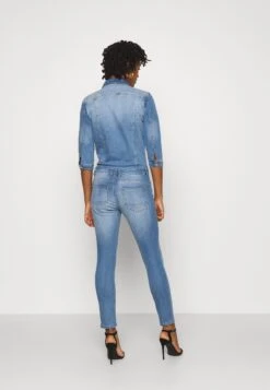 ONLYONLJULIA DESTROY - Overall / Jumpsuit - Light Blue Denim -Wal C Stil Butik e7ad76ca7d4b47c188363aaaffa0ec3a