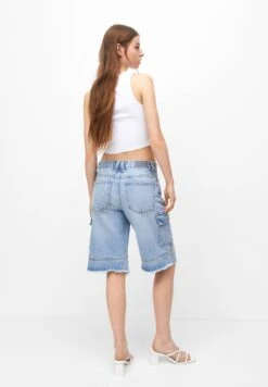 PULL & BEAR PULL&BEARBERMUDA - Jeansshorts - Blue Denim 11 PULL & BEAR PULL&BEARBERMUDA - Jeansshorts - Blue Denim -Wal C Stil Butik eaeab7889bb54ae79b79e32deac49485